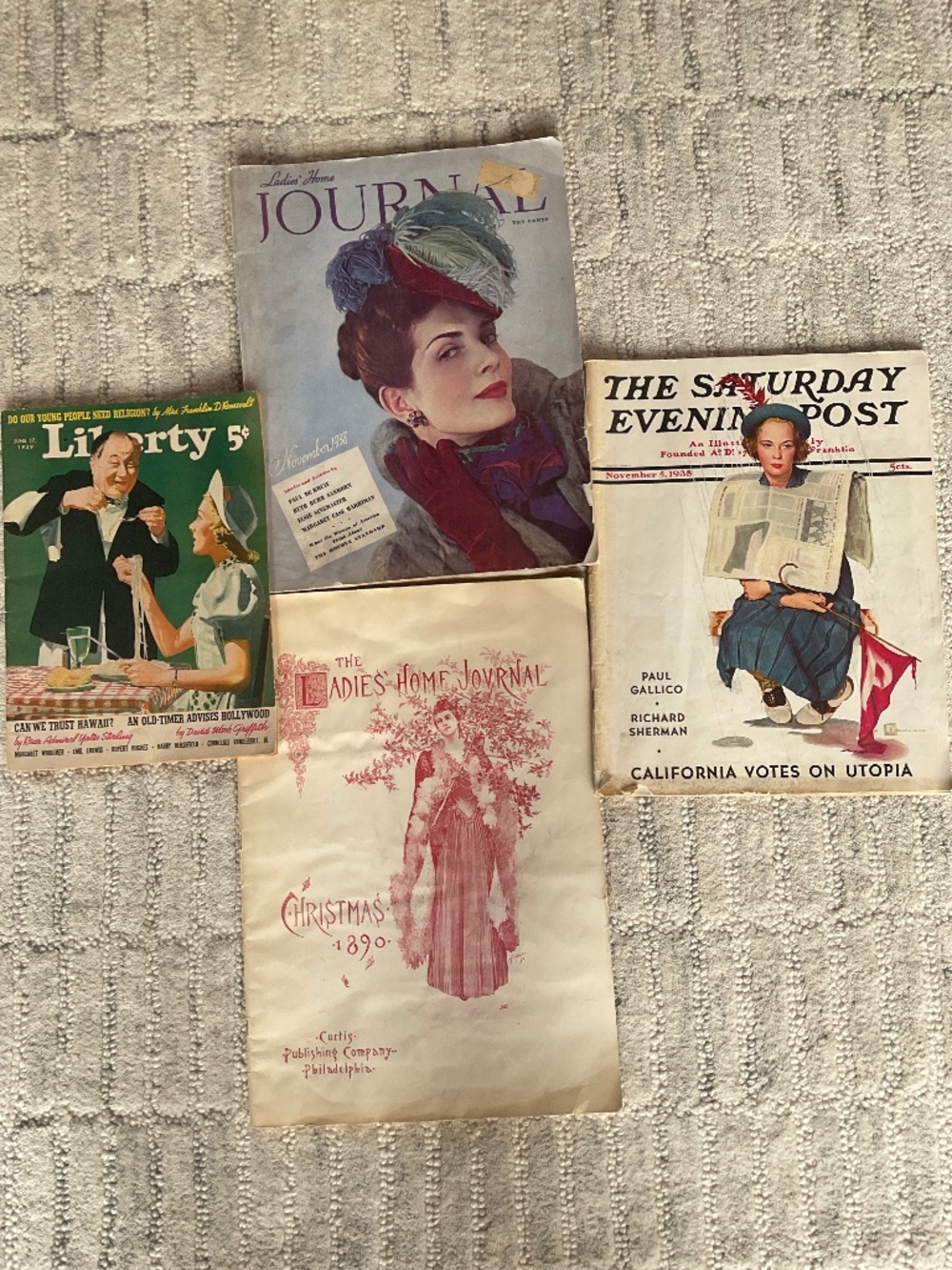 VINTAGE ANTIQUE MAGAZINES